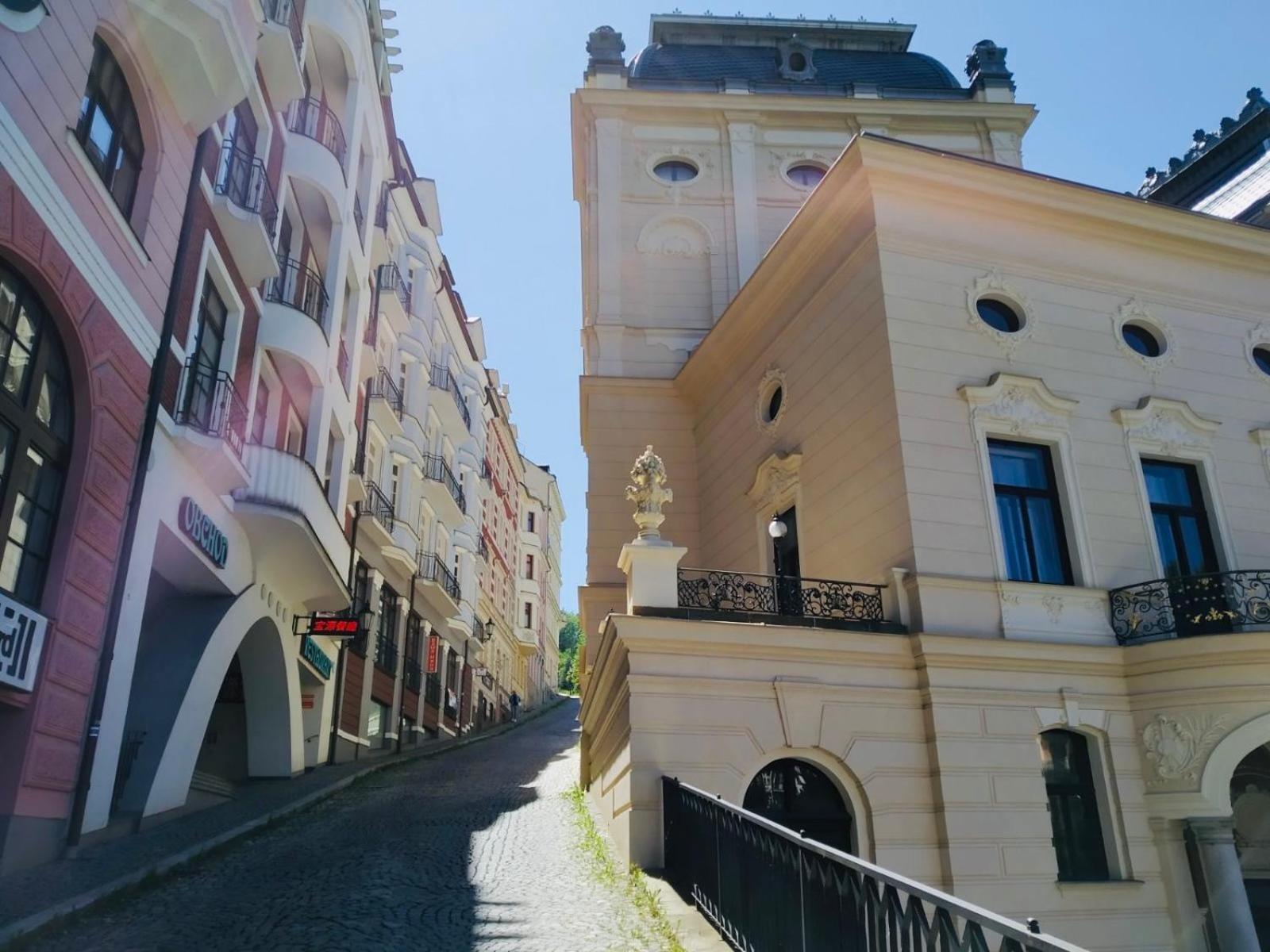 Artflora Kv Premium Apartment Karlovy Vary Luaran gambar
